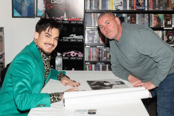 Créditos: James McCauley & Nick Allan (HMV)
