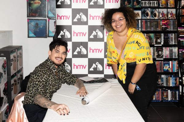 Créditos: James McCauley & Nick Allan (HMV)
