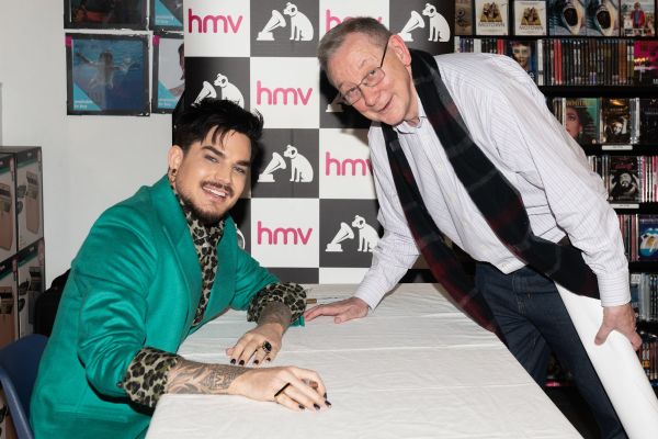 Créditos: James McCauley & Nick Allan (HMV)
