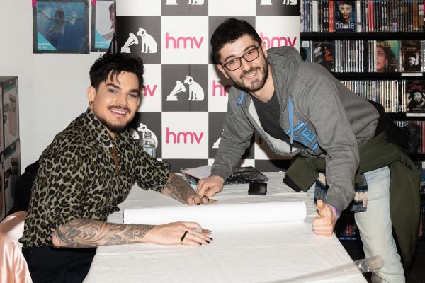 Créditos: James McCauley & Nick Allan (HMV)
