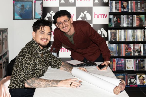 Créditos: James McCauley & Nick Allan (HMV)
