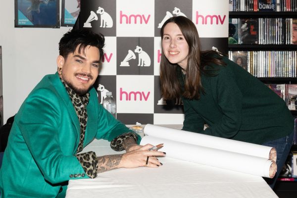 Créditos: James McCauley & Nick Allan (HMV)
