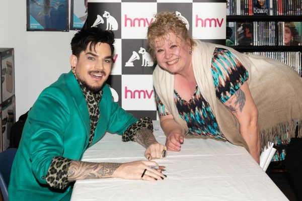 Créditos: James McCauley & Nick Allan (HMV)
