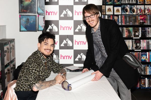 Créditos: James McCauley & Nick Allan (HMV)
