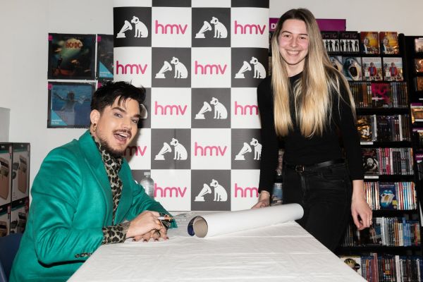 Créditos: James McCauley & Nick Allan (HMV)
