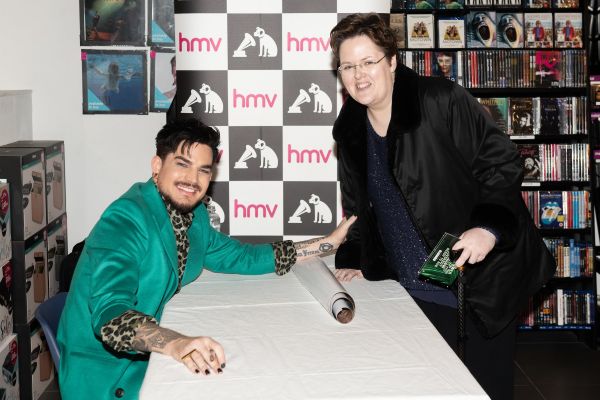 Créditos: James McCauley & Nick Allan (HMV)
