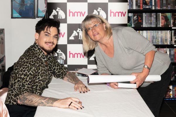 Créditos: James McCauley & Nick Allan (HMV)
