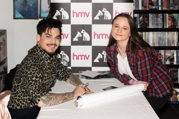 Créditos: James McCauley & Nick Allan (HMV)
