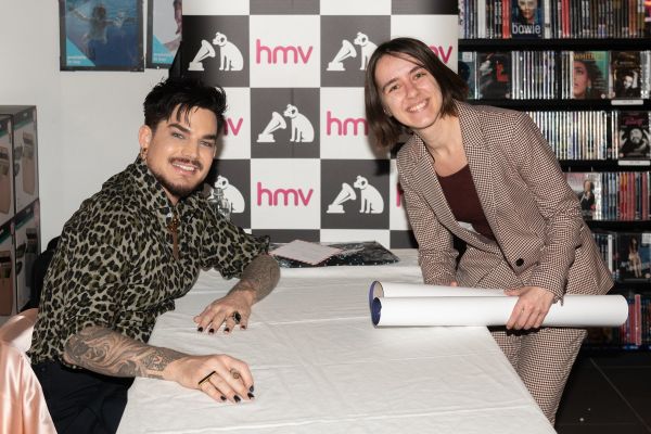 Créditos: James McCauley & Nick Allan (HMV)
