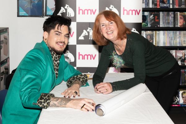 Créditos: James McCauley & Nick Allan (HMV)
