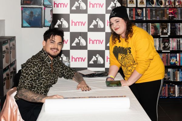 Créditos: James McCauley & Nick Allan (HMV)
