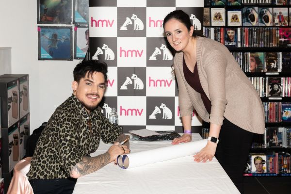 Créditos: James McCauley & Nick Allan (HMV)
