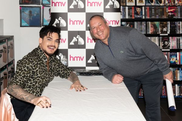 Créditos: James McCauley & Nick Allan (HMV)
