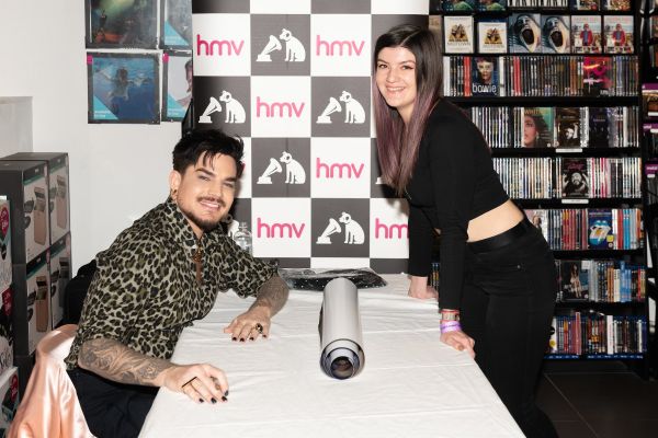 Créditos: James McCauley & Nick Allan (HMV)

