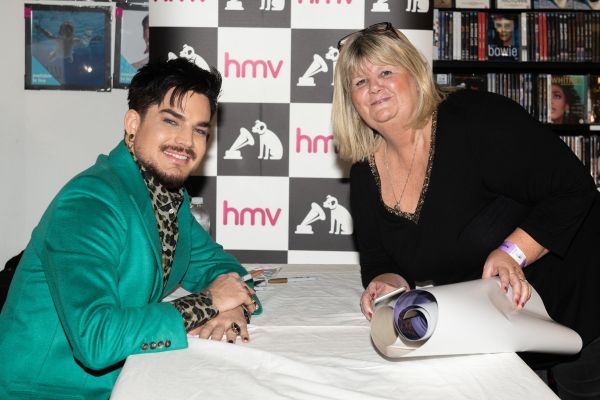 Créditos: James McCauley & Nick Allan (HMV)
