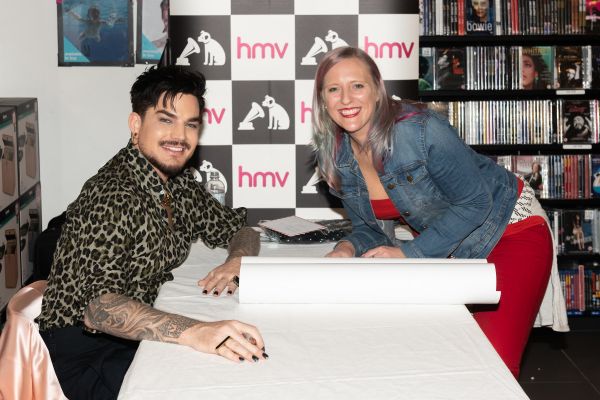 Créditos: James McCauley & Nick Allan (HMV)
