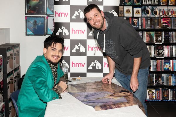 Créditos: James McCauley & Nick Allan (HMV)
