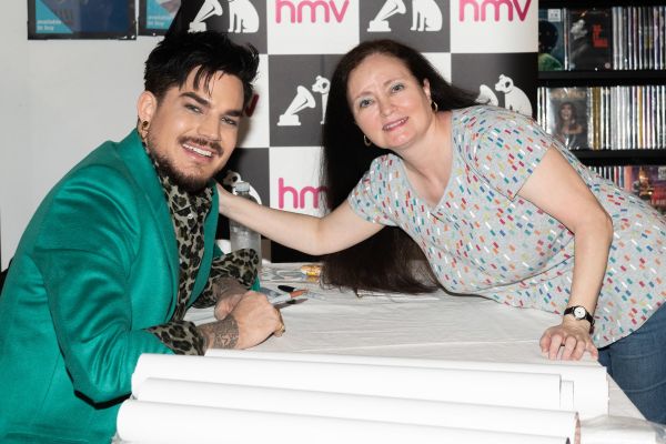 Créditos: James McCauley & Nick Allan (HMV)
