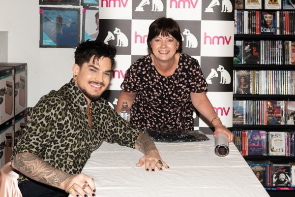 Créditos: James McCauley & Nick Allan (HMV)

