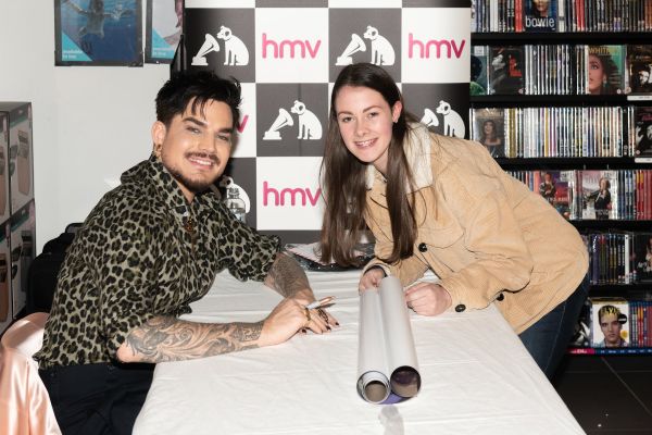 Créditos: James McCauley & Nick Allan (HMV)

