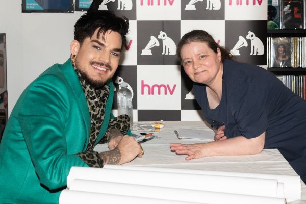 Créditos: James McCauley & Nick Allan (HMV)
