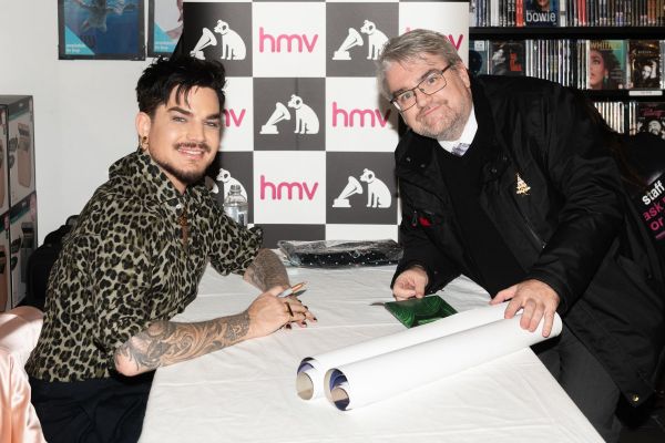Créditos: James McCauley & Nick Allan (HMV)
