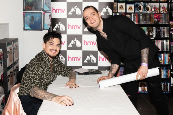 Créditos: James McCauley & Nick Allan (HMV)
