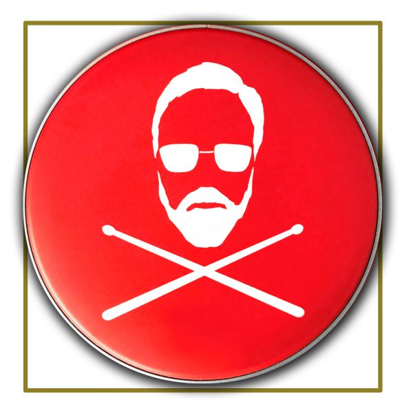 Réplica da “Jolly Roger”, a capa vermelha de bateria usada por Roger Taylor
