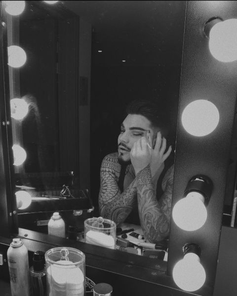 Créditos: Adam Lambert
