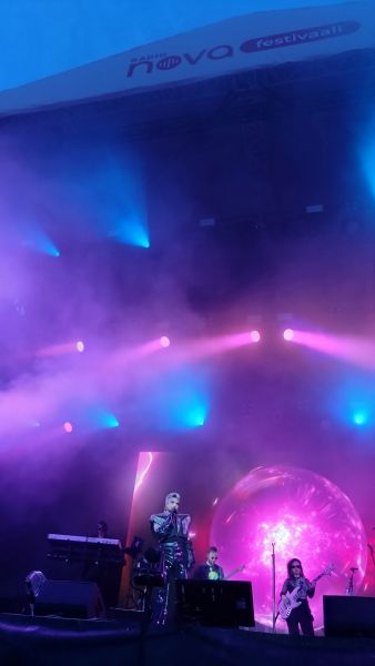 Créditos: @radionovafestivaali
