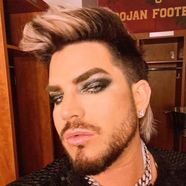 Créditos: Adam Lambert
