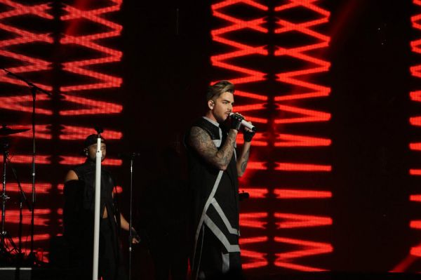 Créditos: @adamlambert_pic
