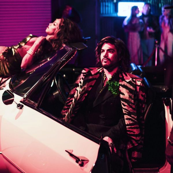 Créditos: Adam Lambert
