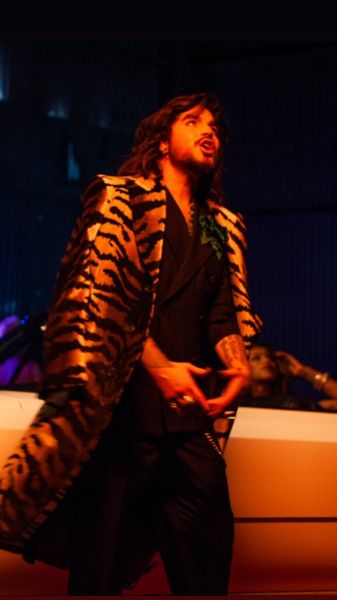 Créditos: Adam Lambert
