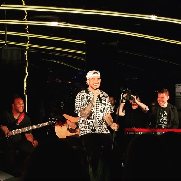 Créditos; warnermusicaustralia
