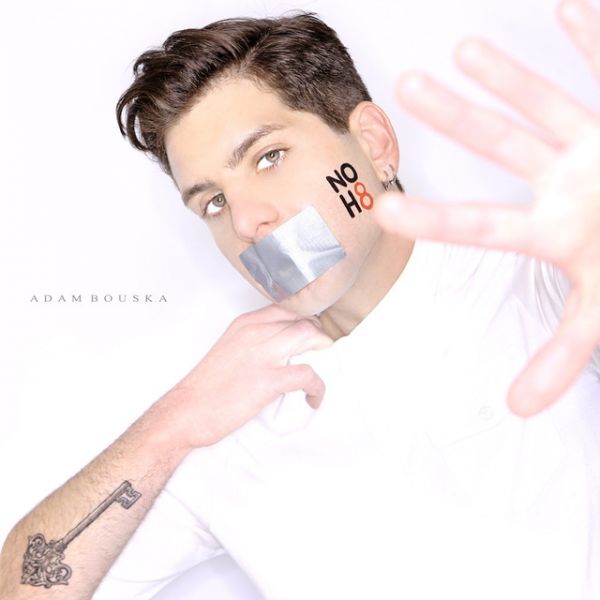 David Immerman (guitarrista e backing vocal da banda de Alison Iraheta)
Créditos: NOH8 Campaign / Photo by Adam Bouska
