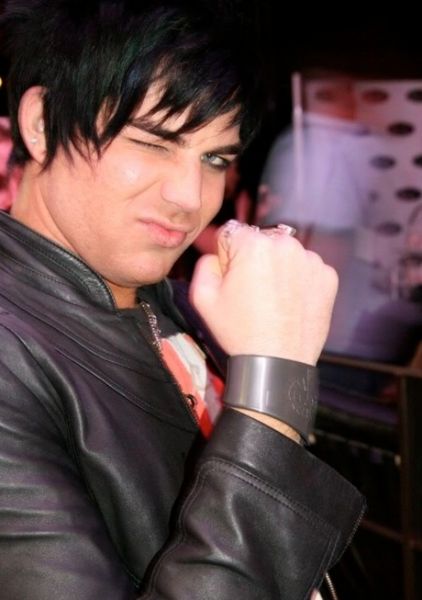 28/05
Créditos: Adam Lambert Photo Album / The Fuzzy Tube
