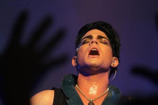 04/05
Créditos: Adam Lambert Photo Album / The Fuzzy Tube
