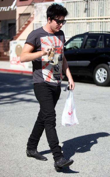 adam-lambert-040710-3.jpg