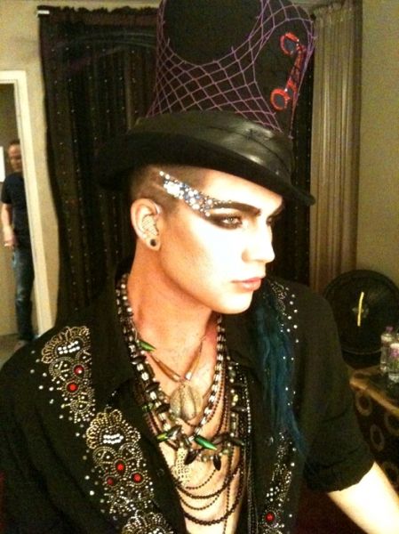 Créditos: Adam Lambert
