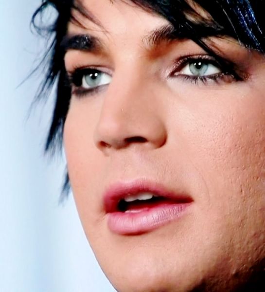 22/04
Créditos: Adam Lambert Photo Album / The Fuzzy Tube
