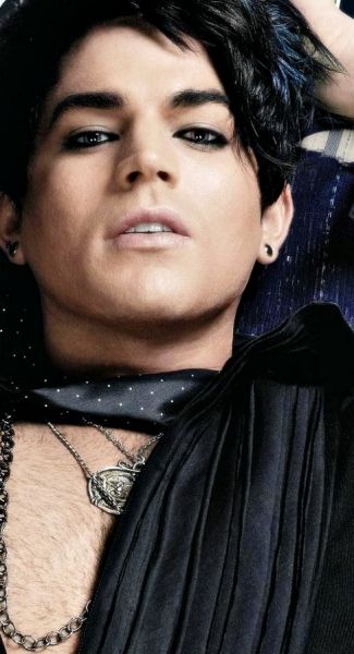 24/04
Créditos: Adam Lambert Photo Album / The Fuzzy Tube 
