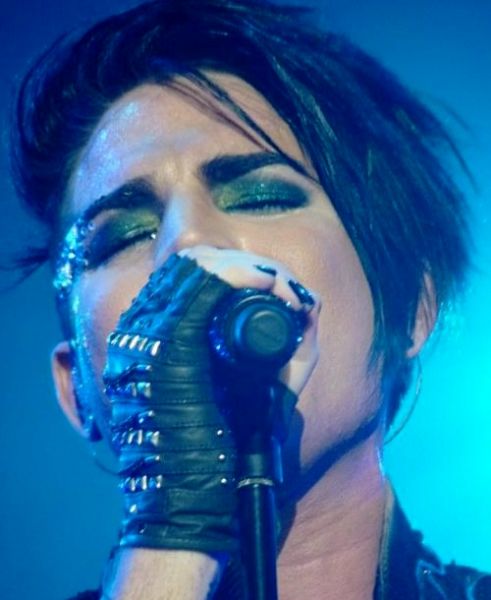 25/06
Créditos: Adam Lambert Photo Album / The Fuzzy Tube
