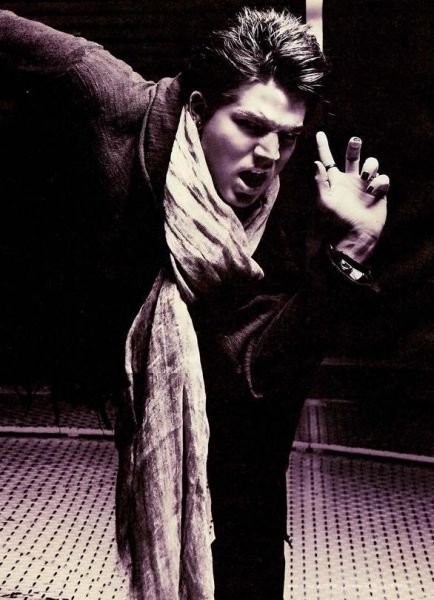 20/04
Créditos: Adam Lambert Photo Album / The Fuzzy Tube
