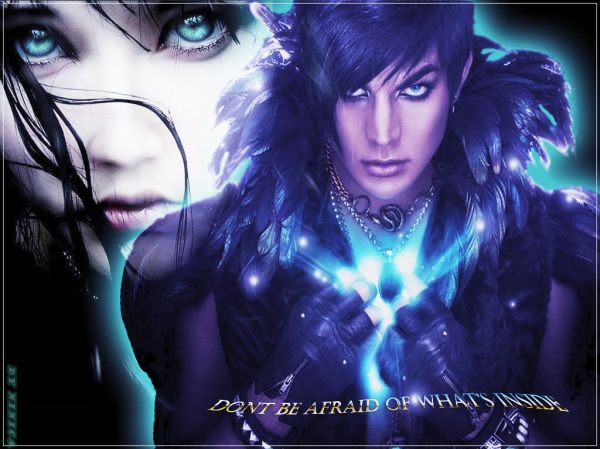 Adam Lambert e um dos vínculos emocionais que ele possui com todos nós – o de como lidar com o MEDO
By Mônica Smitte
