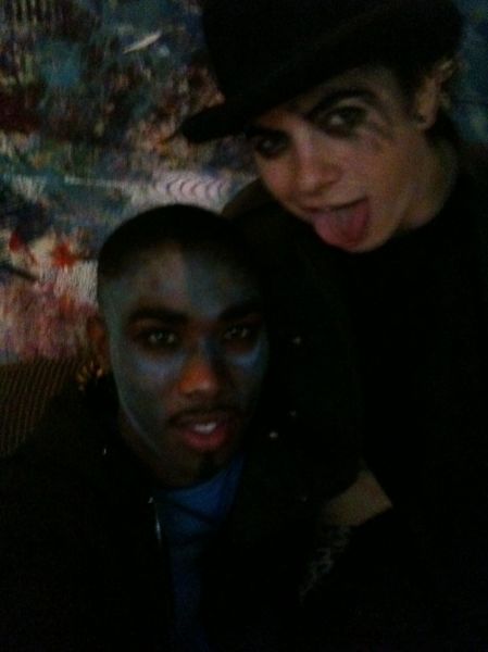 Taylor e seu amigo
